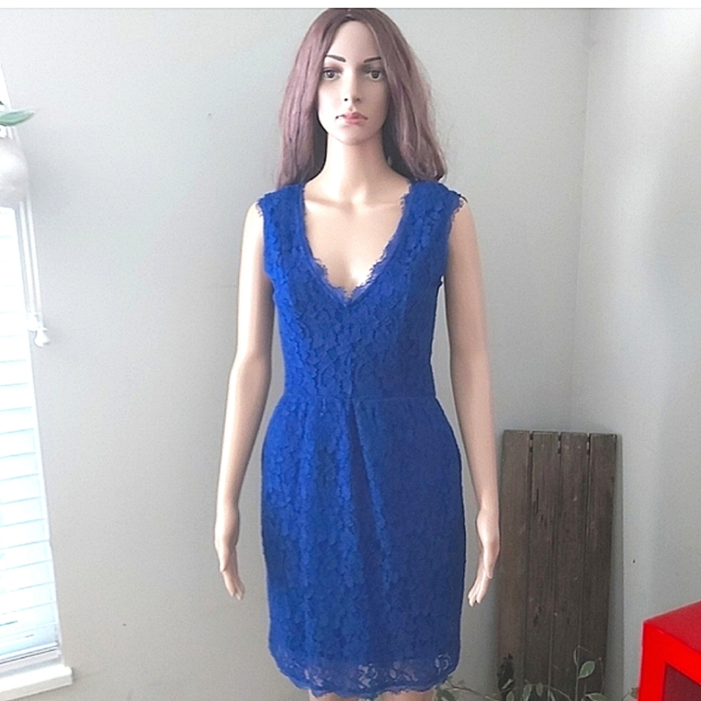 Babaton dress size 2 royal blue lace midi  sleeveless pencil cut